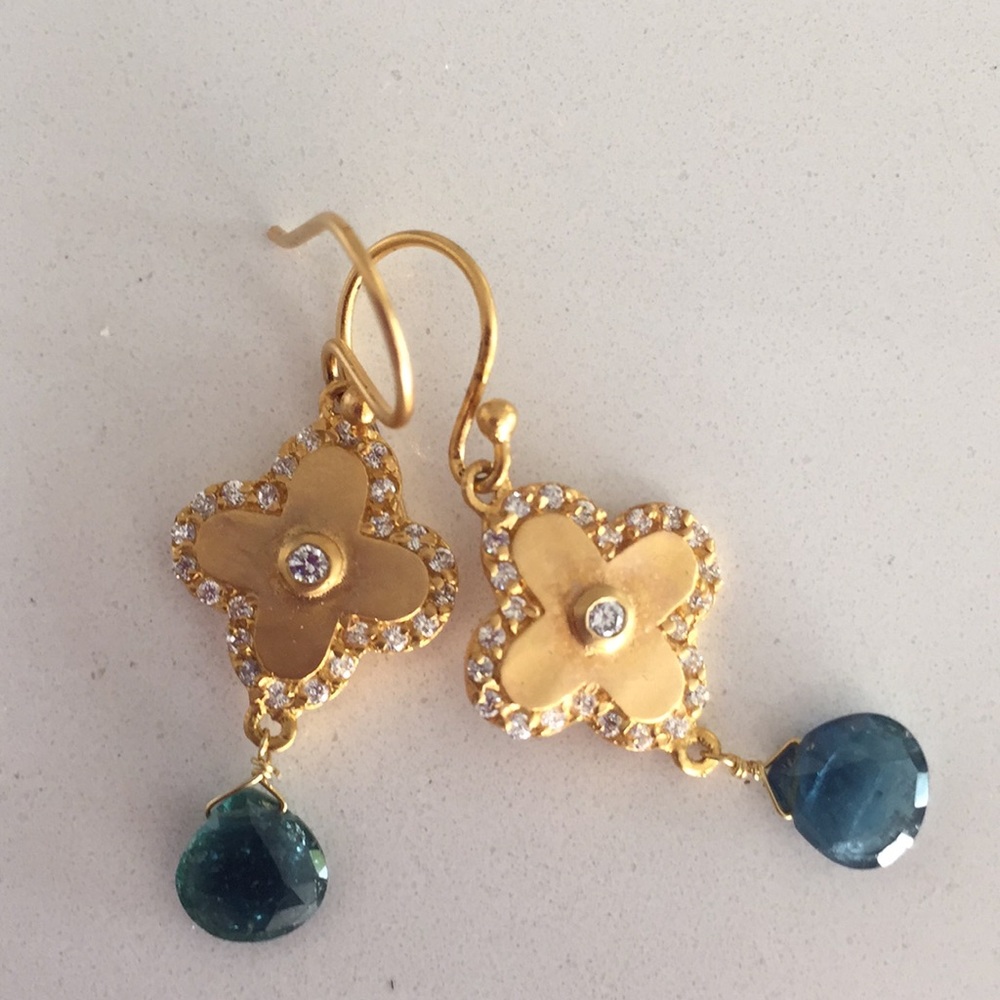 earrings - Picture 2 of 3